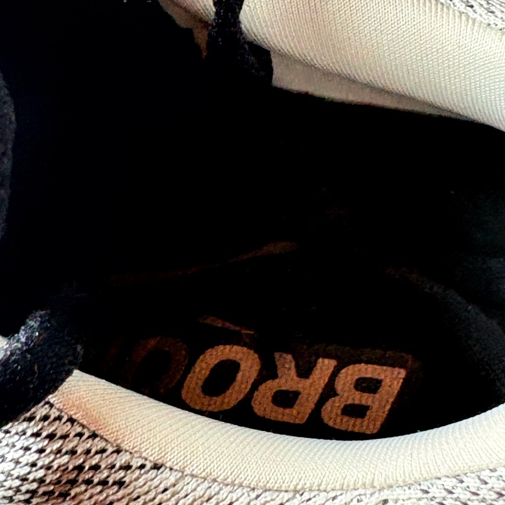 Brand New In Box Womens Brooks Ghost 17 Size 5 Wide. Off White, Rose Gold, Black - Picture 8 of 15